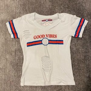 So Nikki ripped T shirt. Good vibes